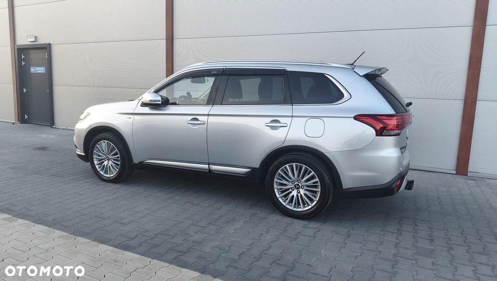 Mitsubishi Outlander - 4