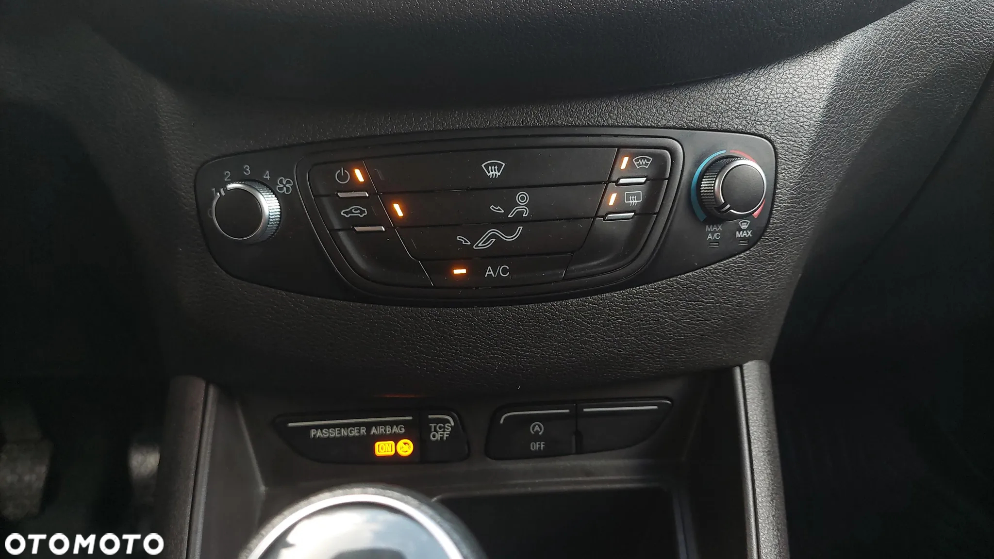 Ford Courier - 25