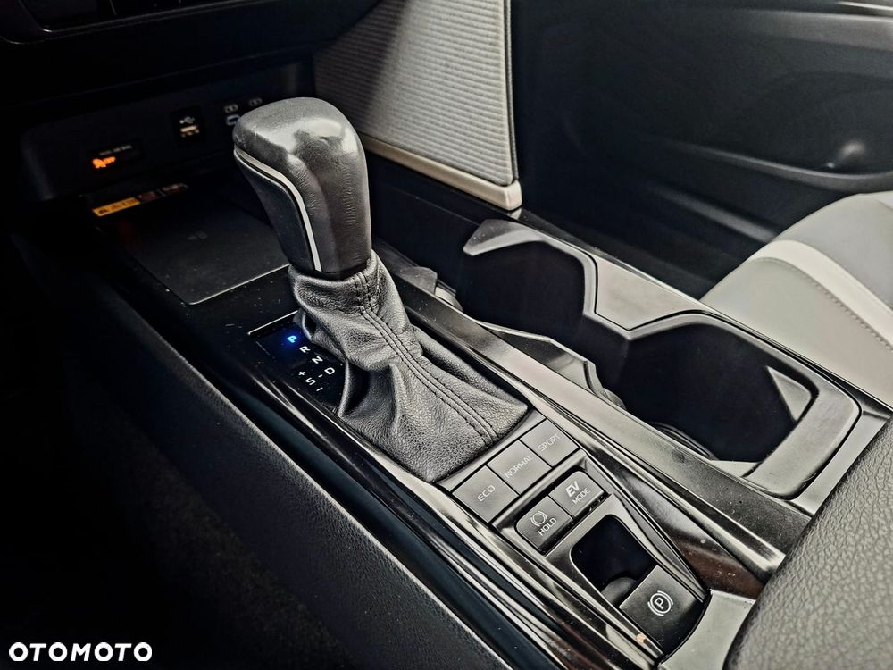 Toyota Camry 2.5 Hybrid Dynamic Force Executive e-CVT - 17