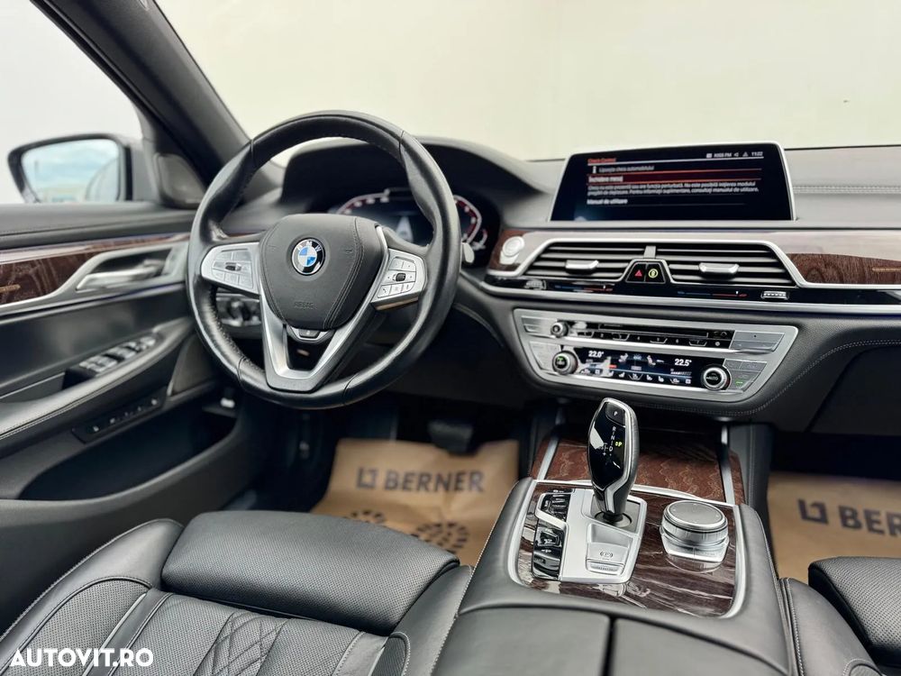 BMW Seria 7 730d xDrive MHEV - 35