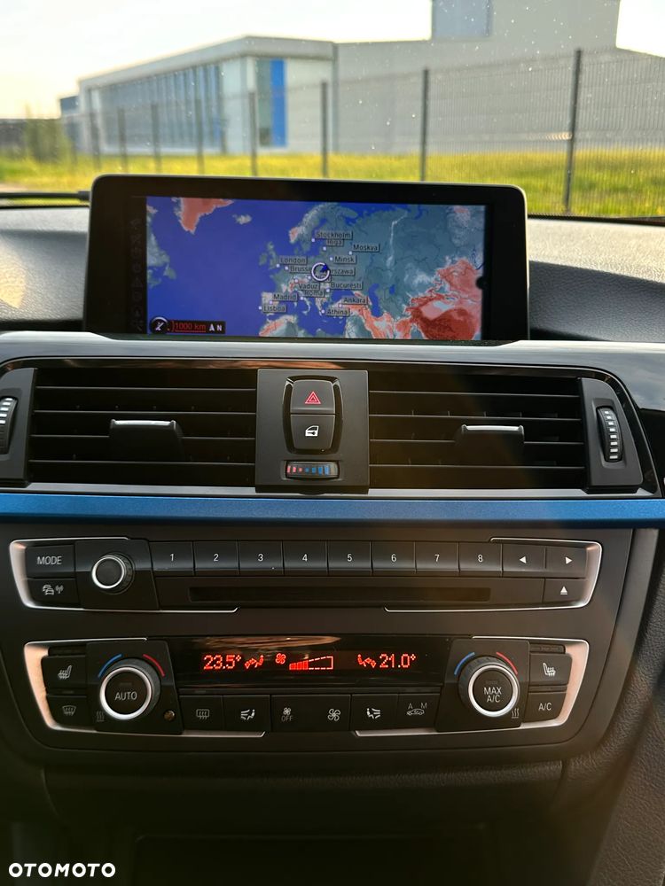 BMW Seria 3 330d M Sport - 12