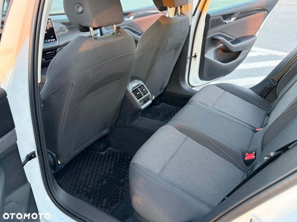 Volkswagen Passat - 12