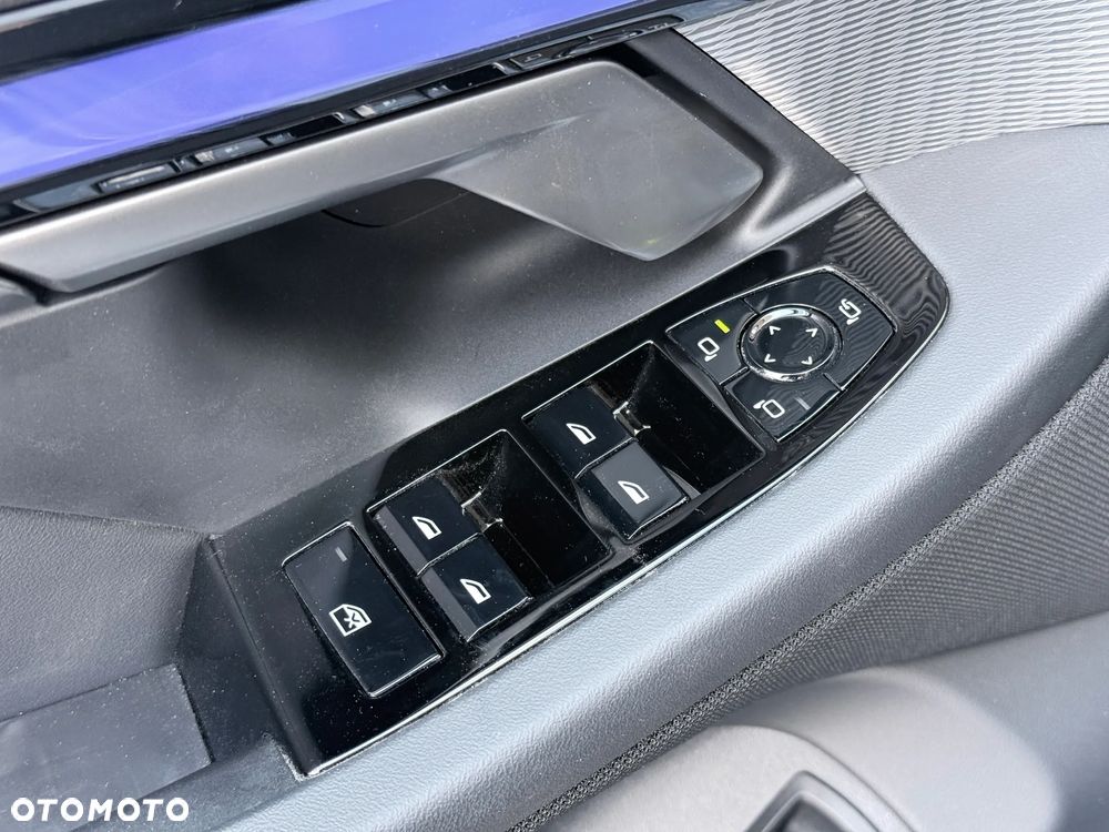 BMW Seria 5 520i - 28