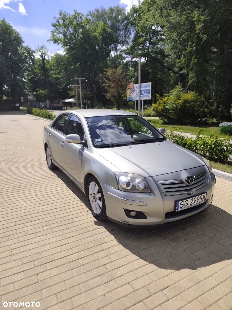 Toyota Avensis 1.8 VVT-i Sol - 2
