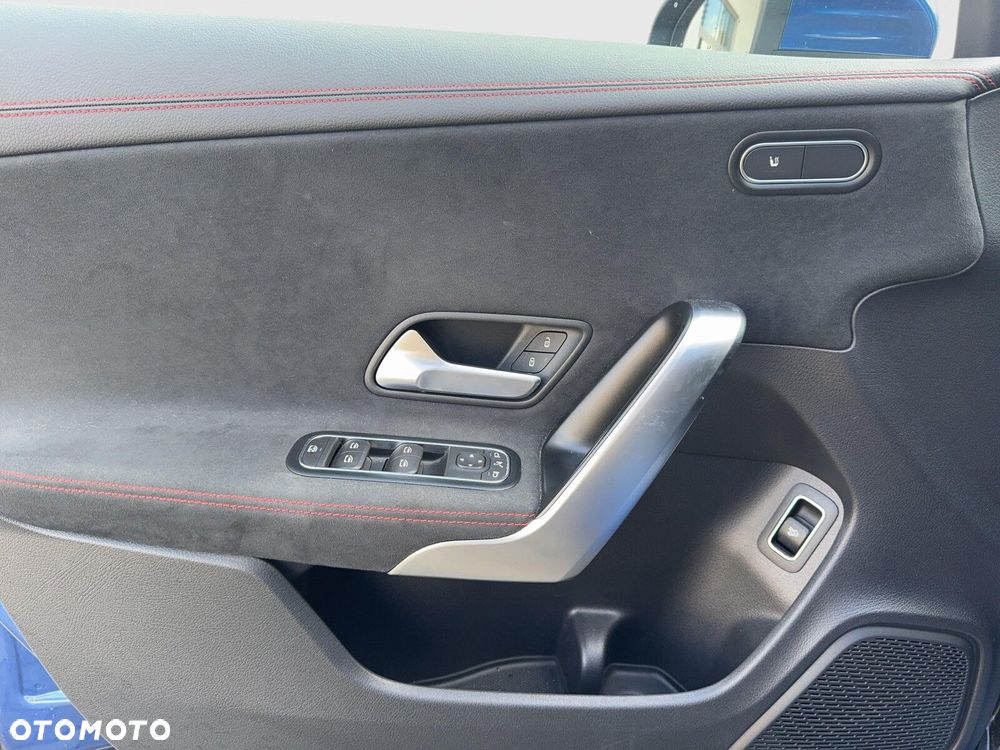 Mercedes-Benz CLA 180 AMG Line 7G-DCT - 17