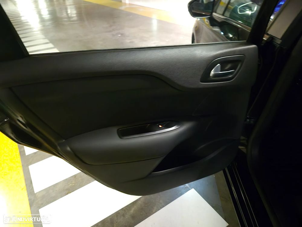 Citroën C4 e-HDi 115 ETG6 Selection - 33