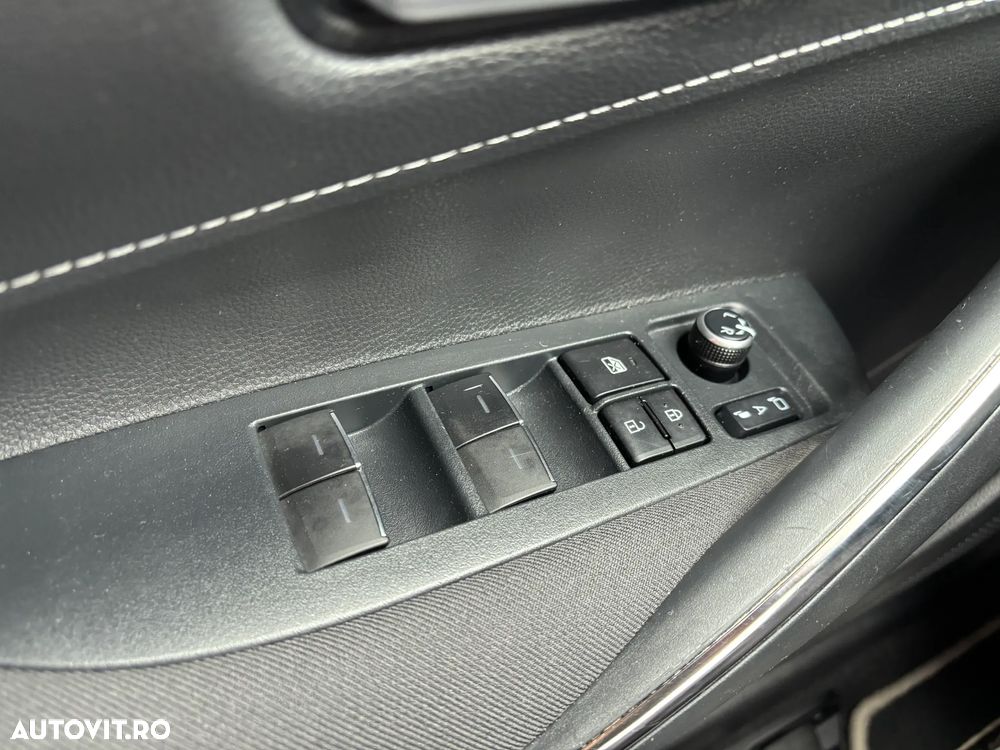 Toyota Corolla 1.8 HSD Business - 25