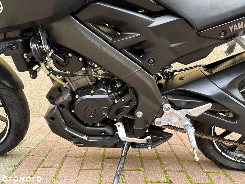 Yamaha MT - 28