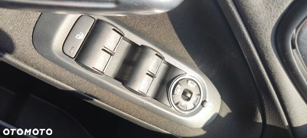 Ford S-Max 2.0 TDCi DPF Champions Edition - 20