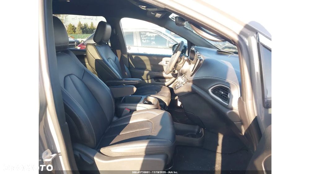 Chrysler Pacifica - 9