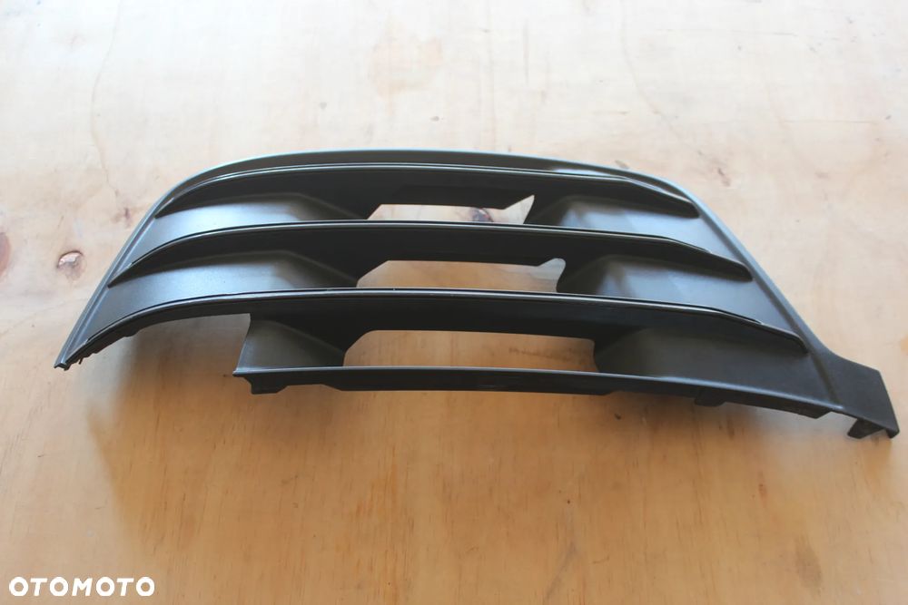 KRATKA ZDERZAKA PRAWA AUDI Q7 4M S-LINE 4M0807682D 2016 - 2