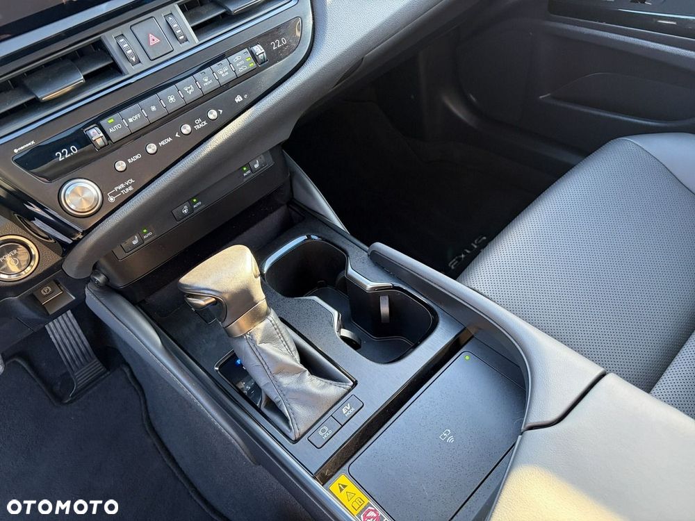 Lexus ES - 21