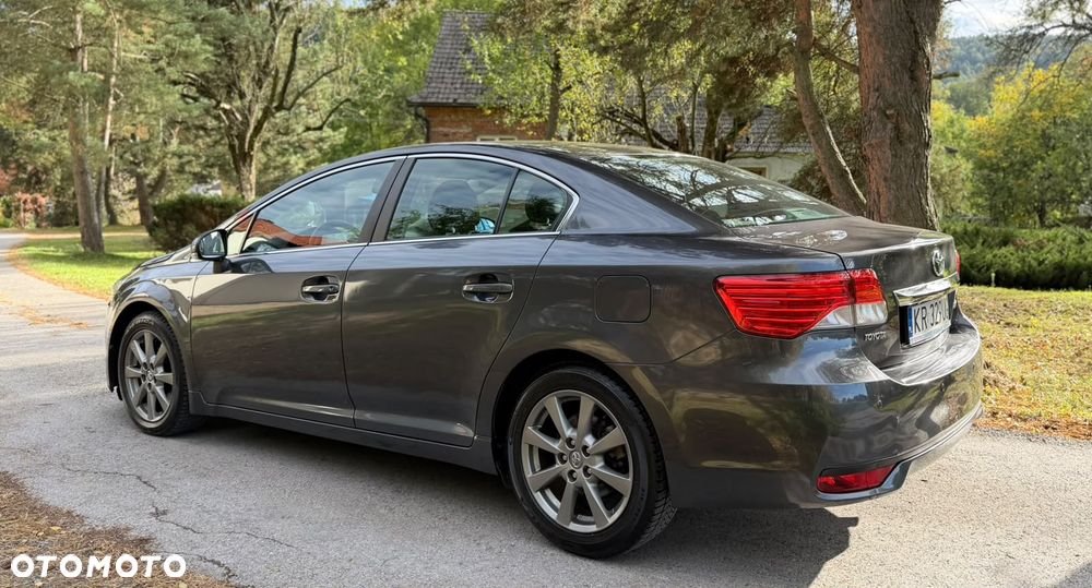 Toyota Avensis 2.2 D-4D Premium - 11