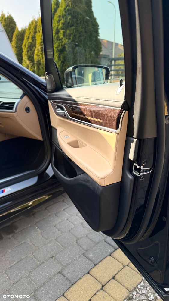 BMW Seria 7 750i xDrive - 20