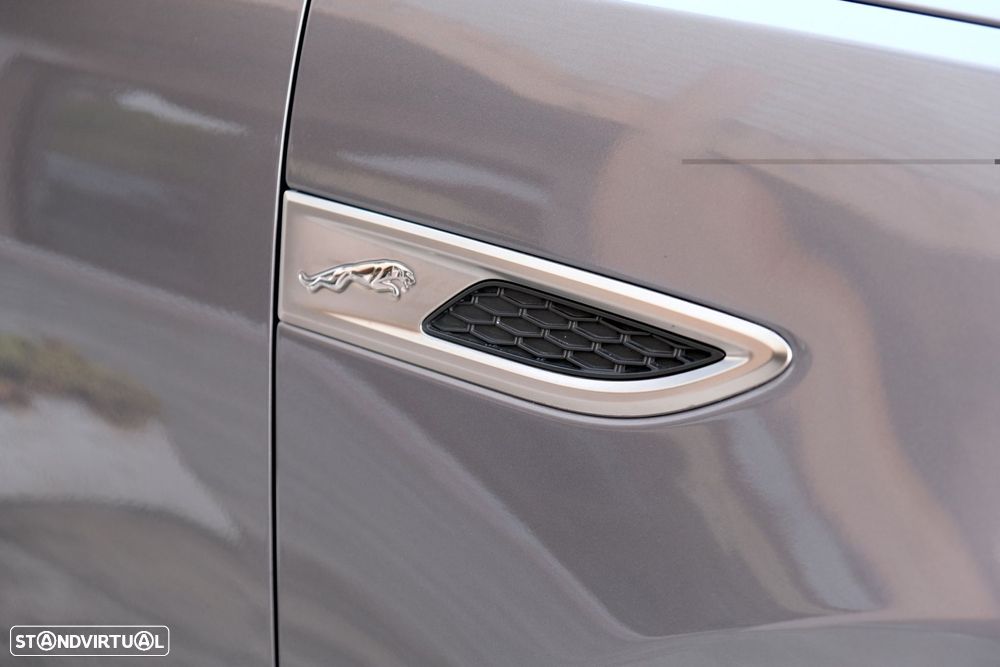 Jaguar E-Pace 1.5 P300e R-Dynamic S AWD Aut. - 44