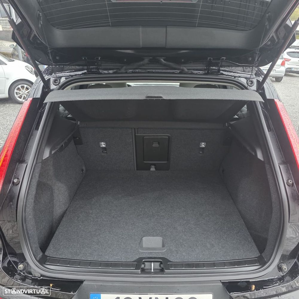 Volvo XC 40 1.5 T3 Momentum Tech Edition - 37