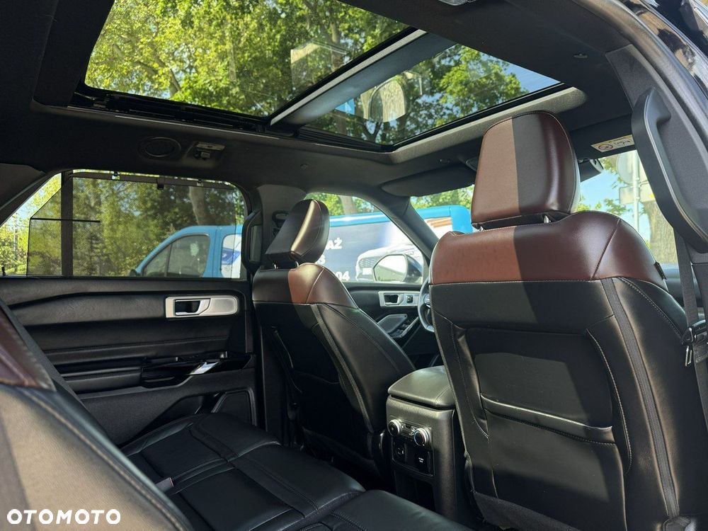 Ford Explorer - 32