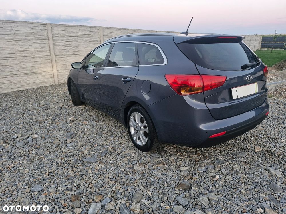 Kia Ceed - 10