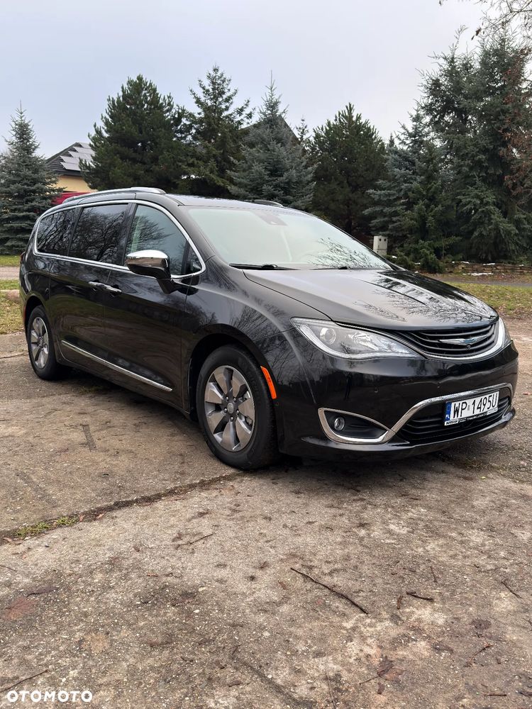 Chrysler Pacifica - 1