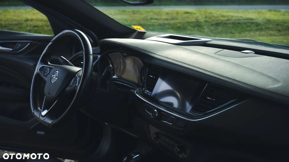 Opel Insignia 2.0 T 4x4 GSi S&S - 32