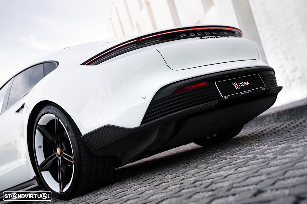 Porsche Taycan Turbo S - 6