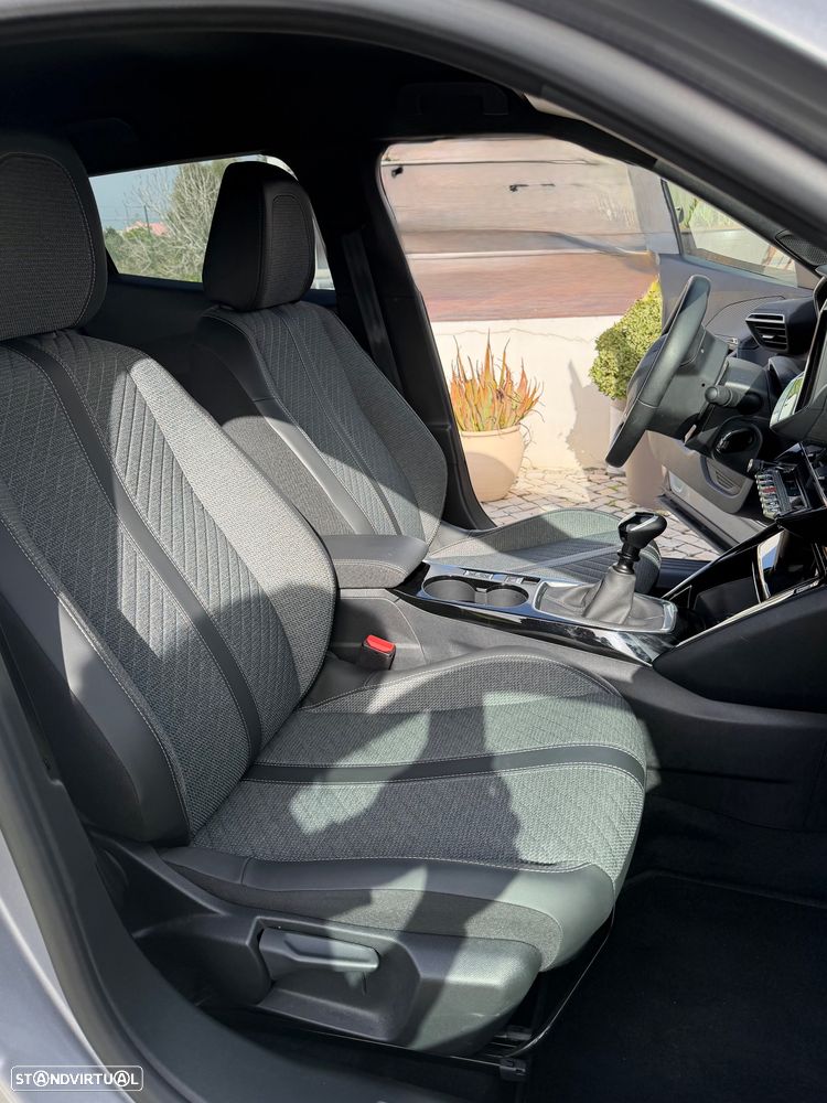 Peugeot 2008 1.2 PureTech Allure - 14