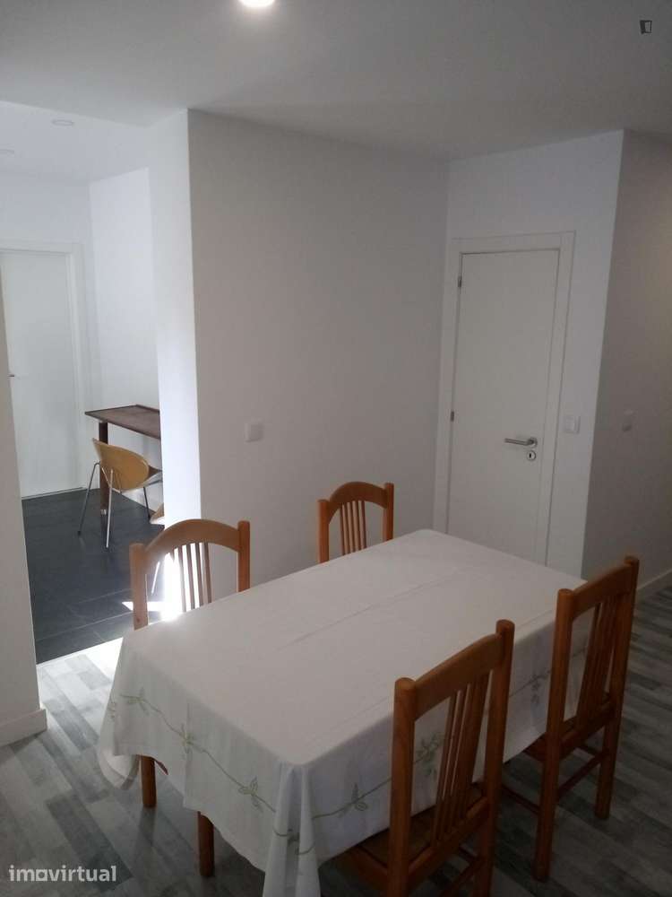 Apartamento com 2 quartos - localizado em Ramalde Porto - Grande imagem: 2/12