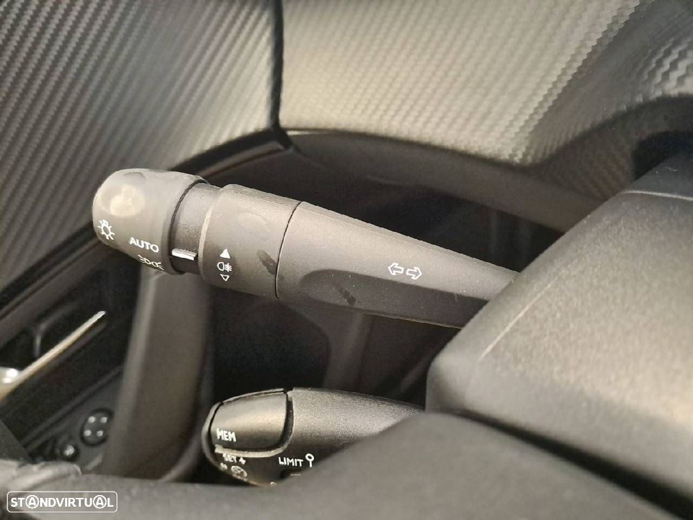 Peugeot 2008 1.2 PureTech Style - 14