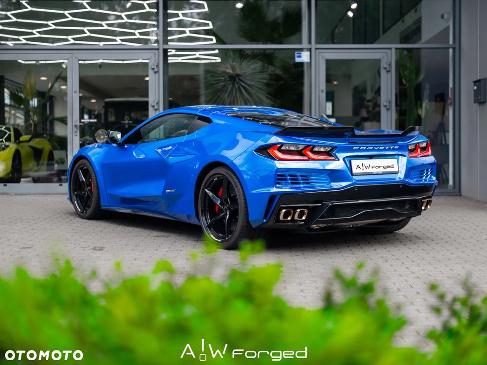 Chevrolet Corvette - 8