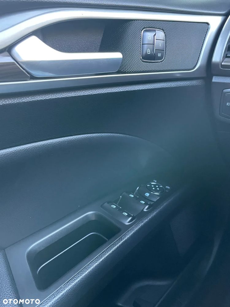 Ford Fusion - 19