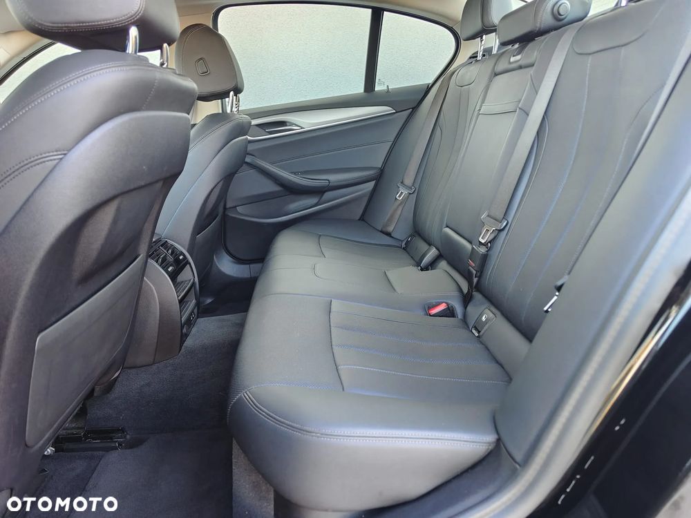 BMW Seria 5 518d - 12