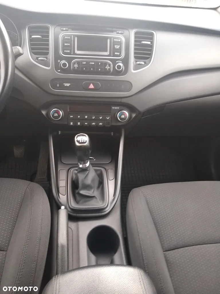 Kia Carens - 13
