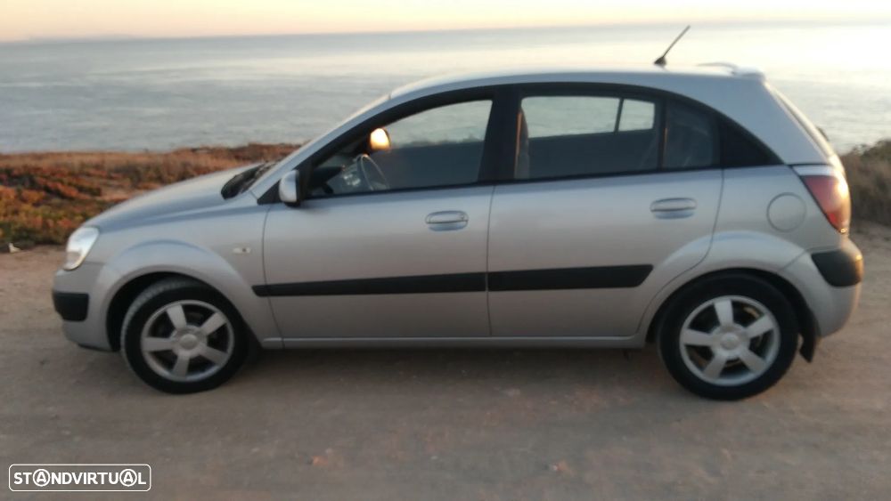 Kia Rio - 4