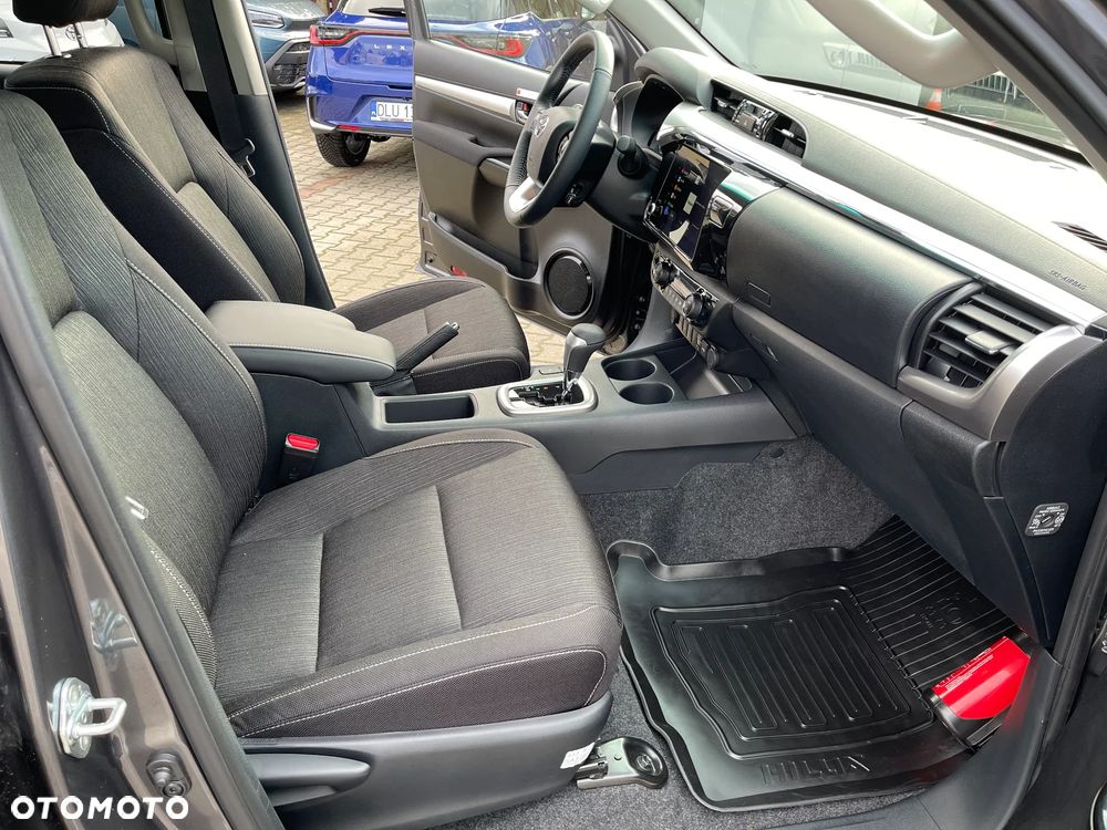 Toyota Hilux - 10