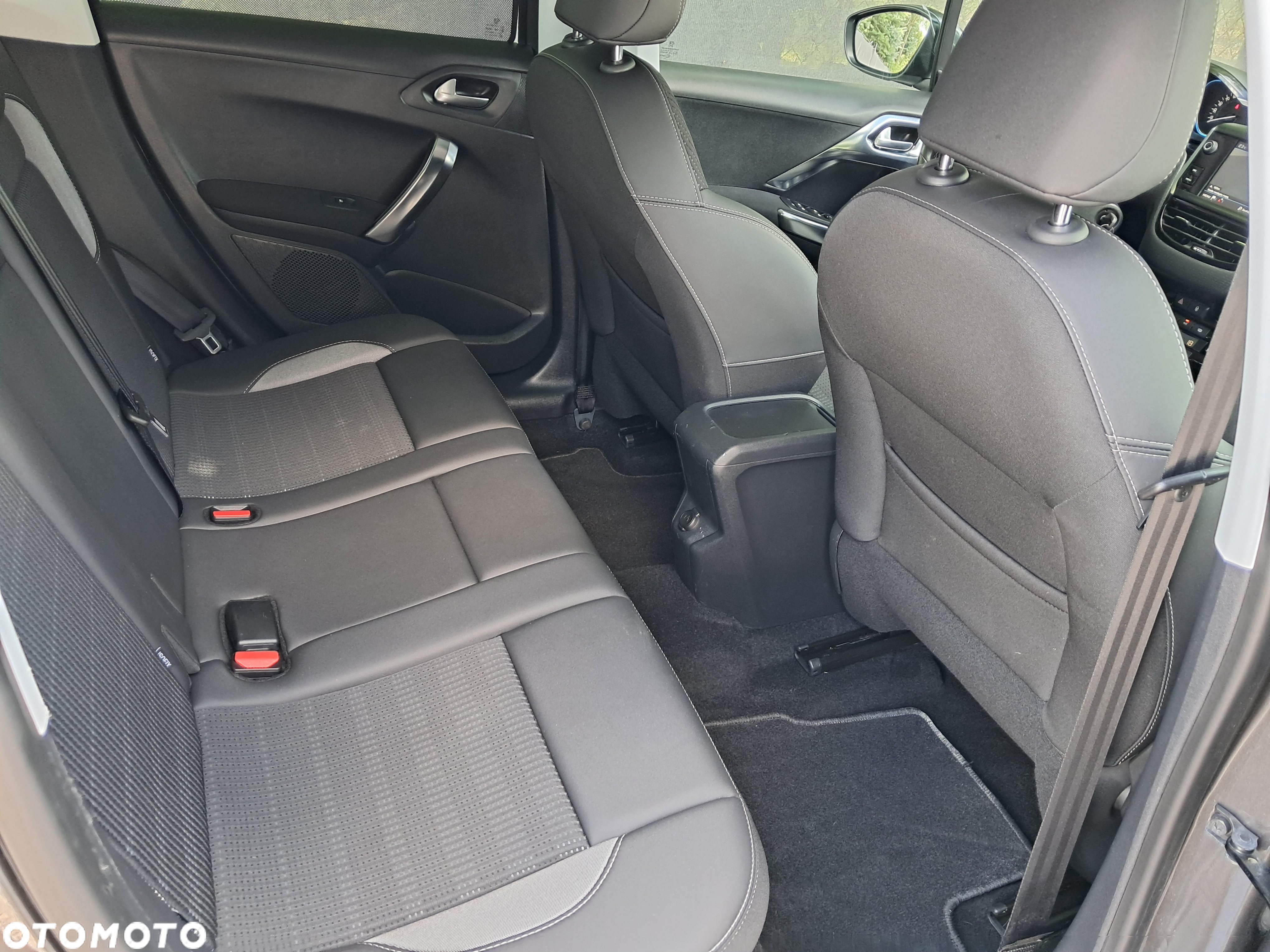 Peugeot 2008 PureTech 130 Allure Pack - 8