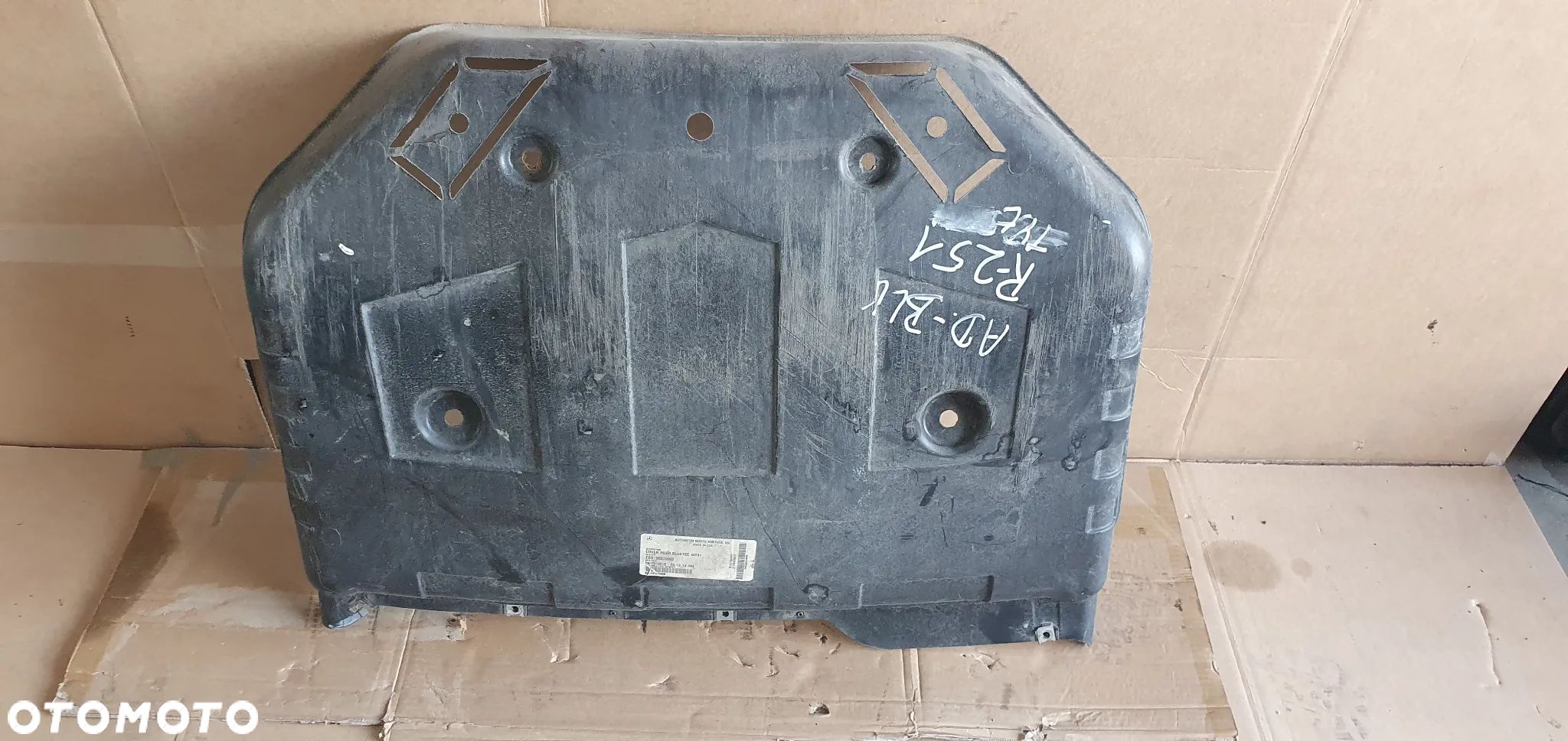 Osłona płyta podwozia zbiornika tył Mercedes R-Klasa W251 A2516100408 - 1