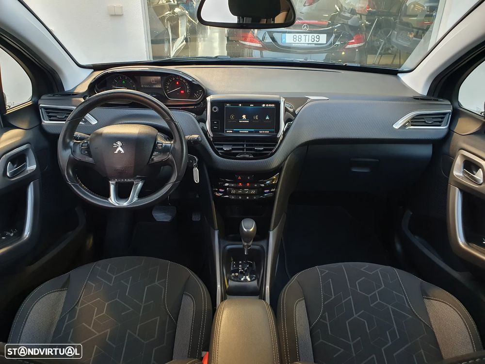 Peugeot 2008 1.2 PureTech Style EAT6 - 23