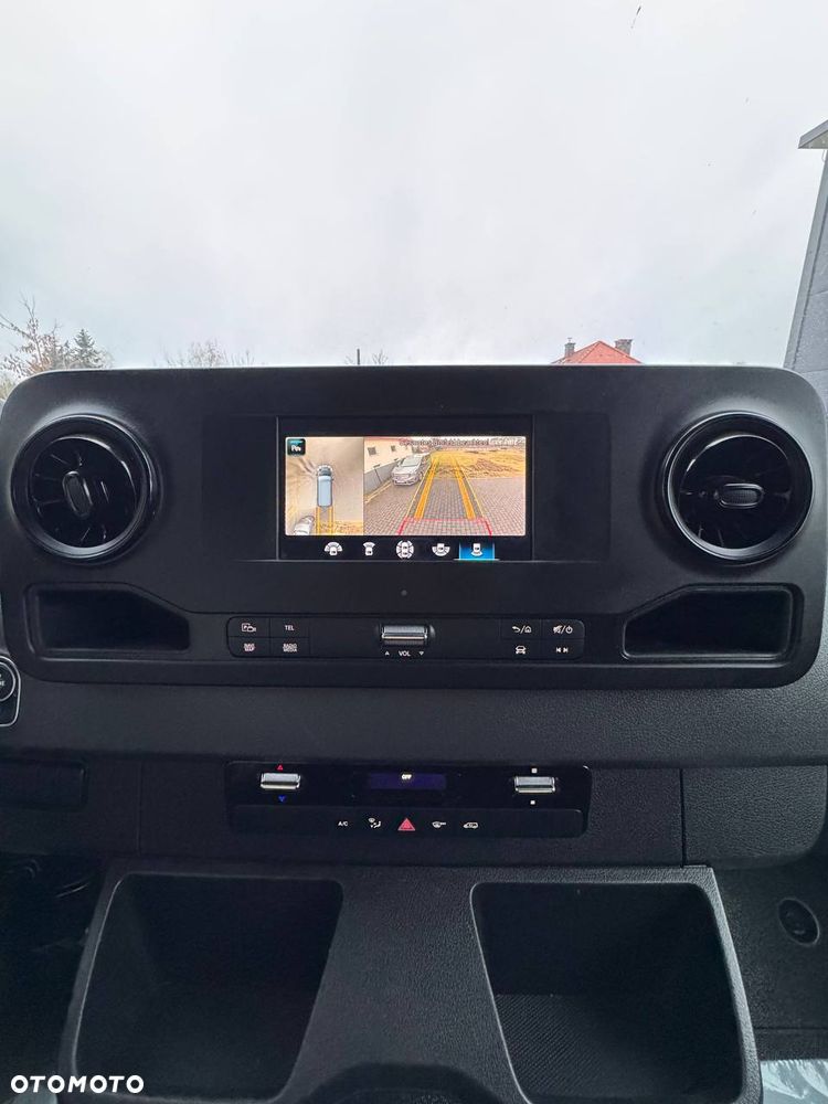 Mercedes-Benz Sprinter - 13