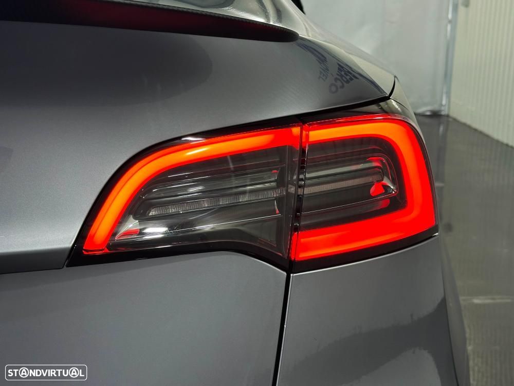 Tesla Model Y Performance Dual Motor AWD - 16