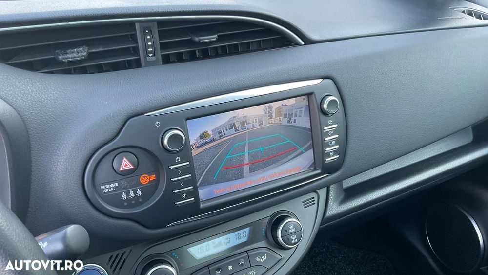 Toyota Yaris 1.5 VVT-i HSD Sol - 25
