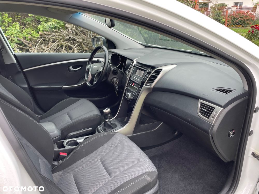 Hyundai i30 blue Kombi 1.6 CRDi Style - 23