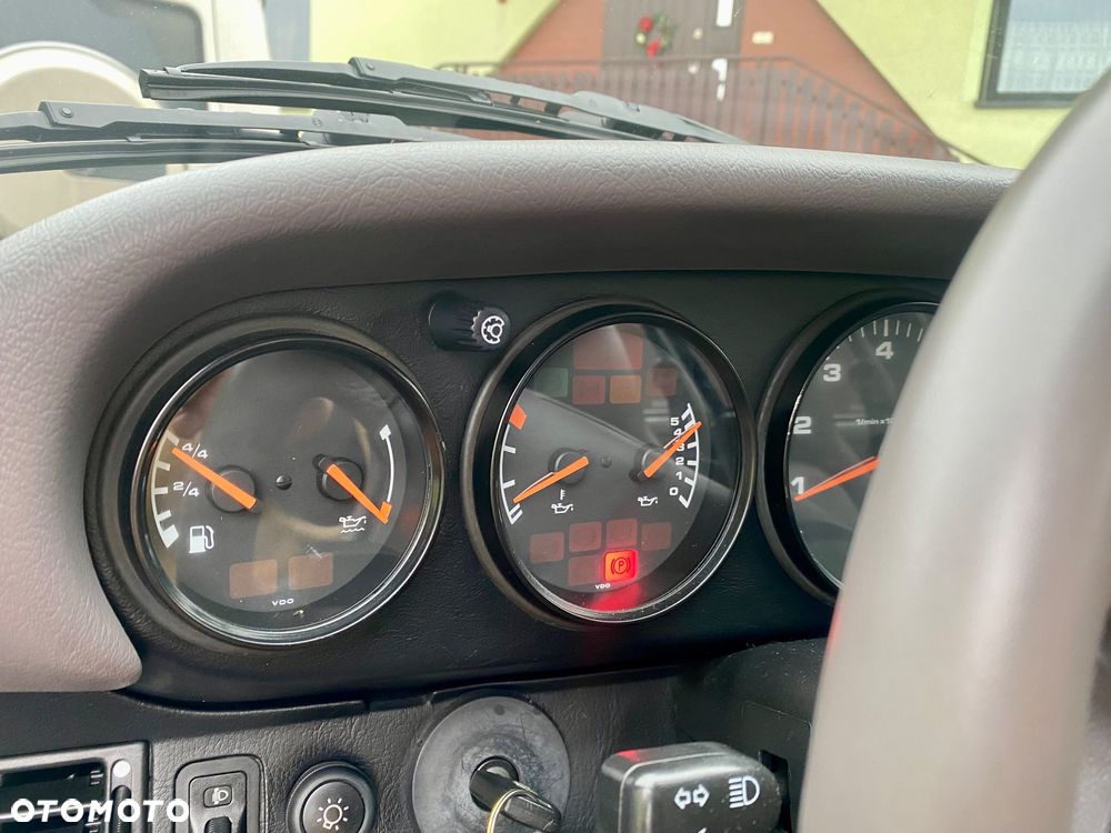 Porsche 911 Carrera - 26