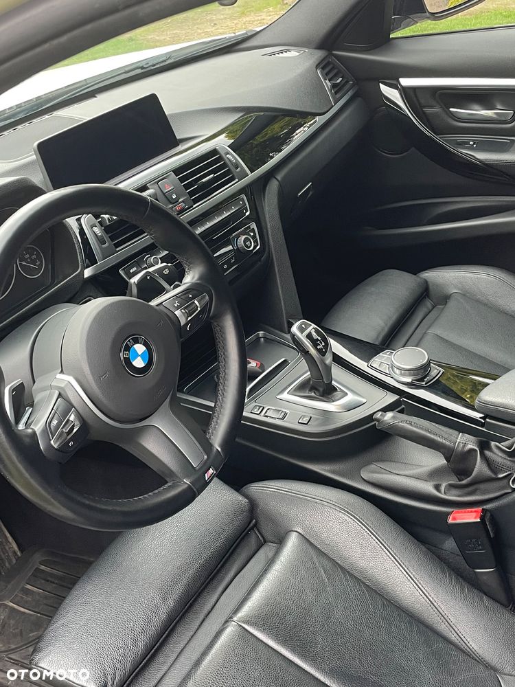 BMW Seria 3 330i xDrive - 12