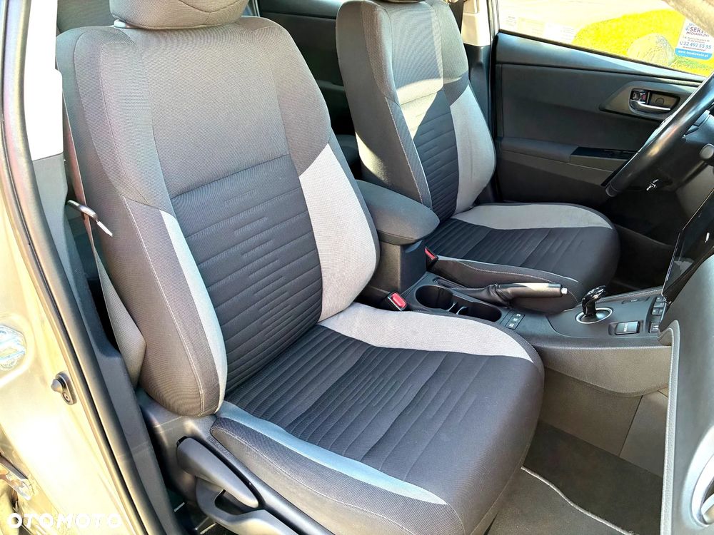 Toyota Auris Hybrid 135 Prestige - 11