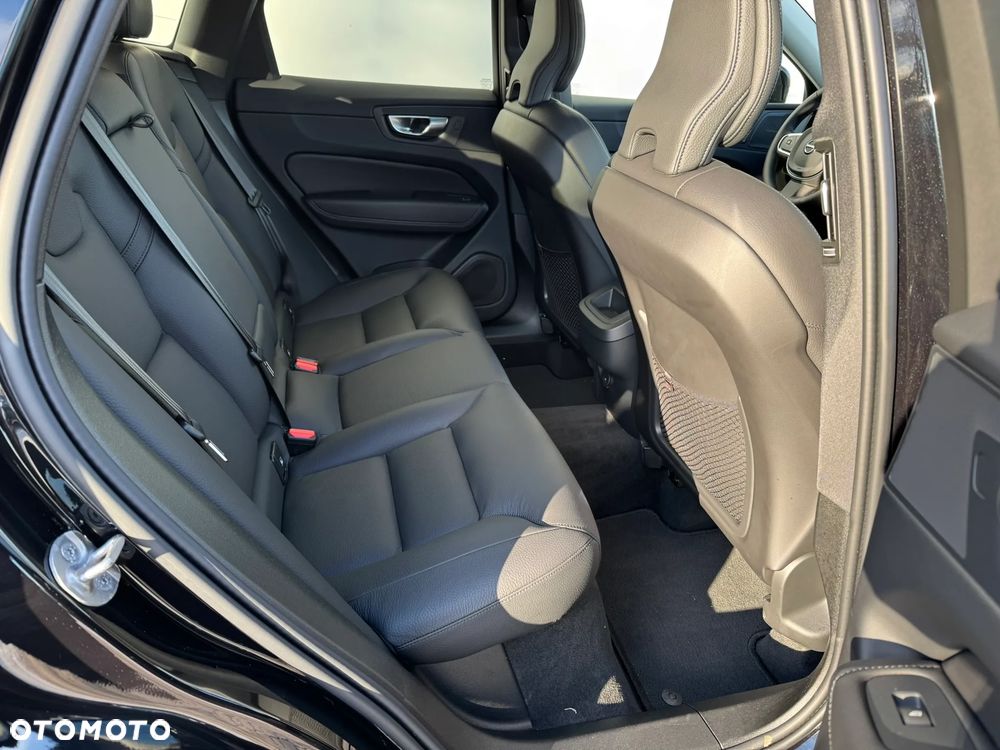 Volvo XC 60 B4 D AWD Plus Bright - 10