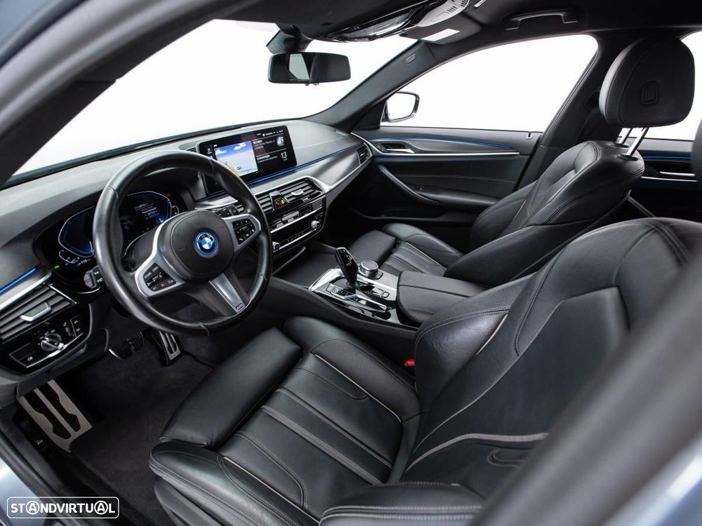 BMW 520 i Pack Desportivo M - 9