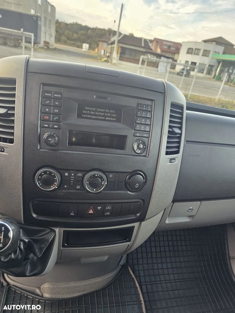 Volkswagen Crafter 2.0 TDI An 2016 Climă Pilot Automat Senzori de parcare Talpă de urcare spate - 19
