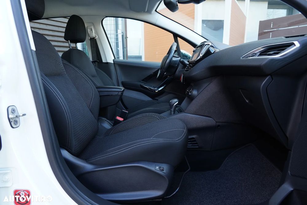 Peugeot 208 PureTech 110 Stop & Start EAT6 Tech Edition - 9
