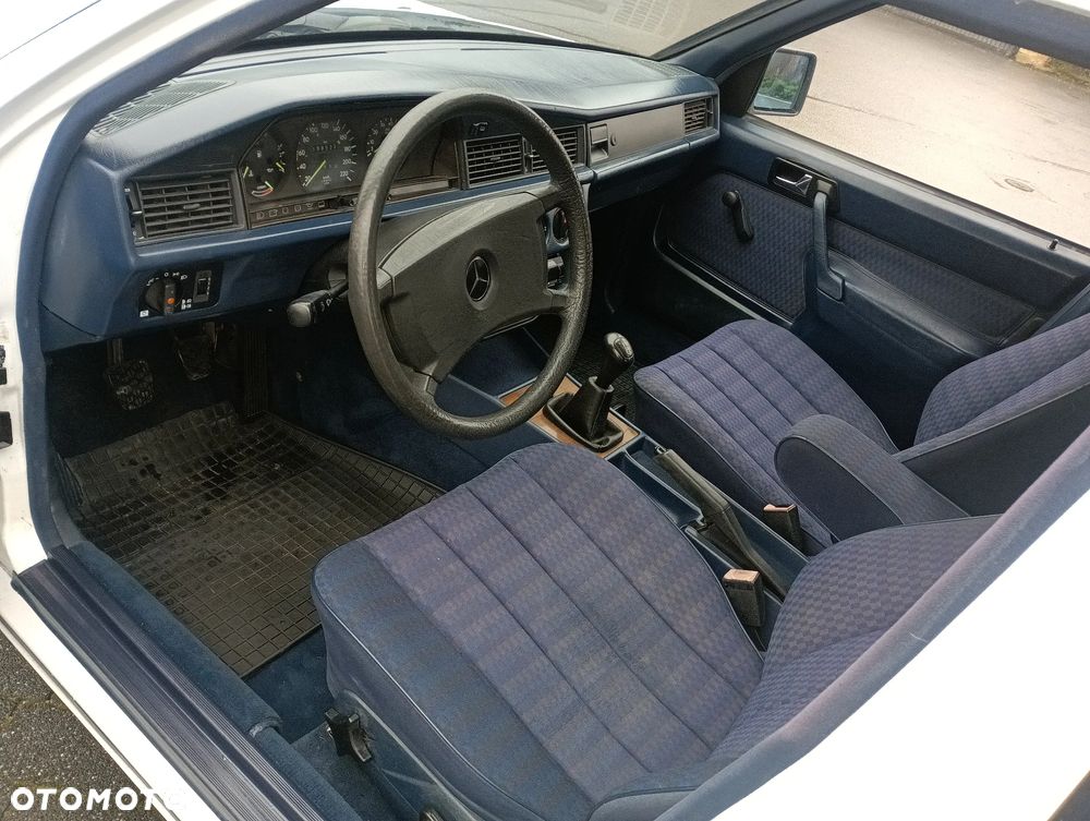 Mercedes-Benz W201 (190) - 11