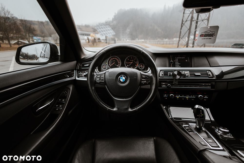 BMW Seria 5 520d xDrive - 11